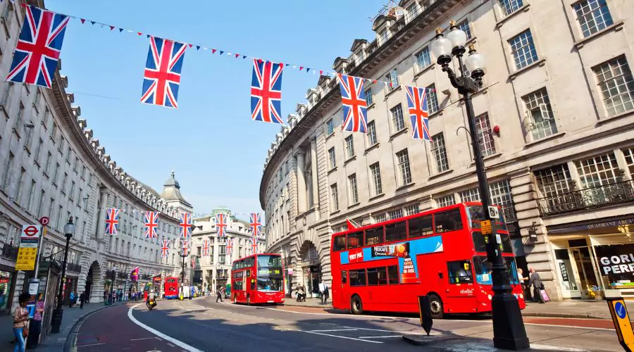 Make your traveling to London cheap yet adventurous  