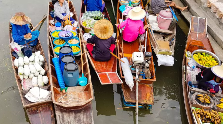 Top Food to Try While Visiting the Bangkok Floating Markets 