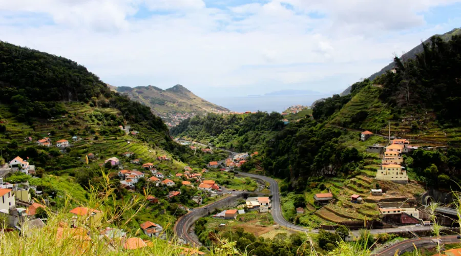 Guided trekking to Levada de Maroços and Mimosa Valley