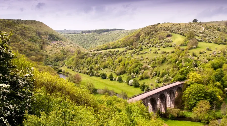 Derbyshire, Peak District and Poole’s Cavern tour from Manchester