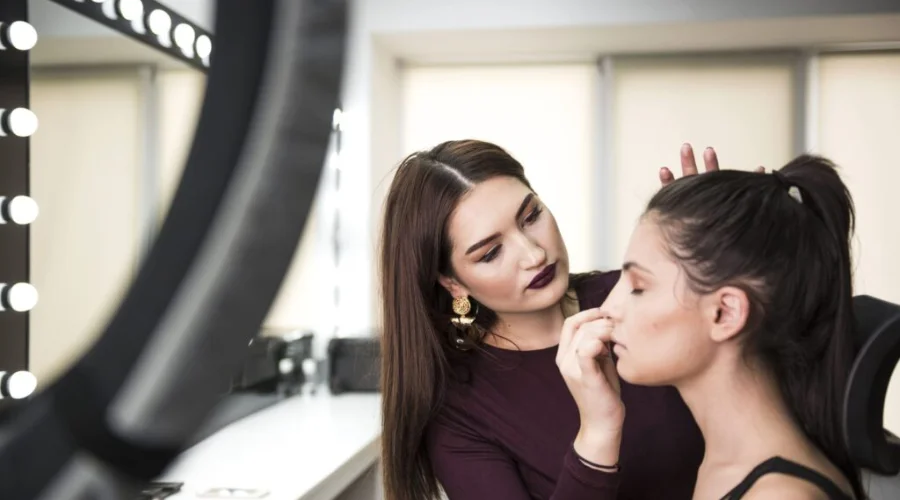 The Complete Businesssocial media course For Makeup Artists