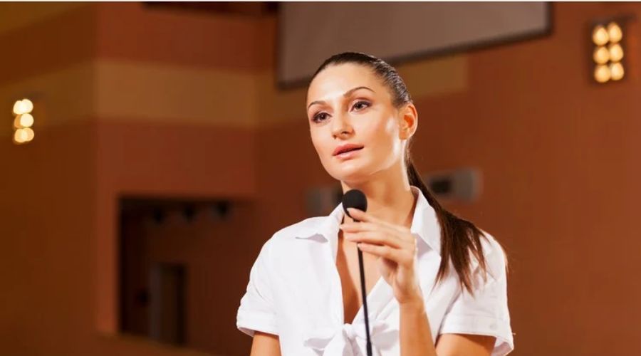 Public Speaking: Become a Great Speaker within 24 Hours