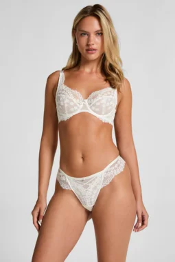 String Daisy – White